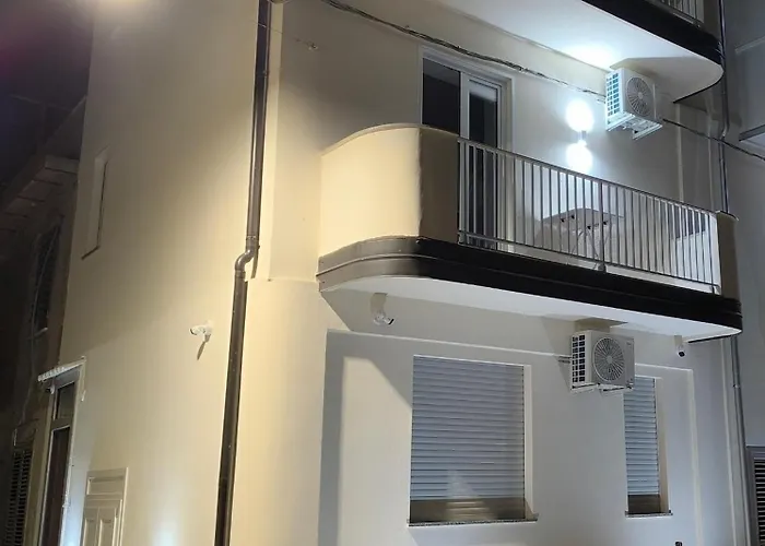 L'angolo Sul Mare דירה ניקוטרה