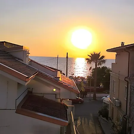 L'angolo Sul Mare Апартаменты Никотера-Марина