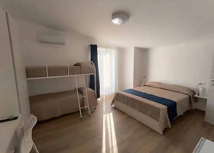 L'angolo Sul Mare דירה ניקוטרה